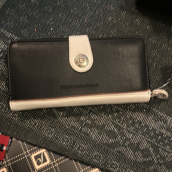 Stone Mountain Wallet - Picture 4 of 4